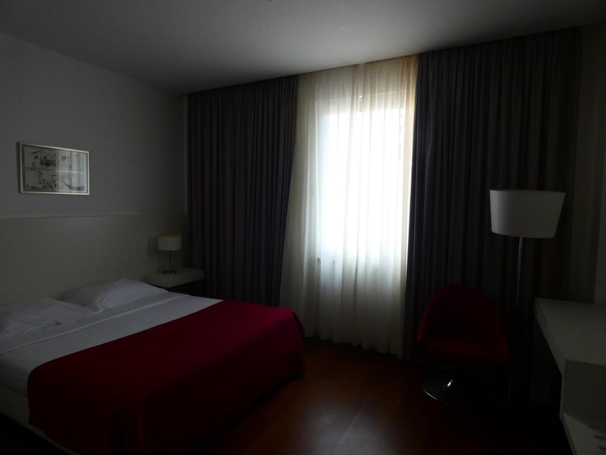Hotel Vila D'โอบิดอส ภายนอก รูปภาพ